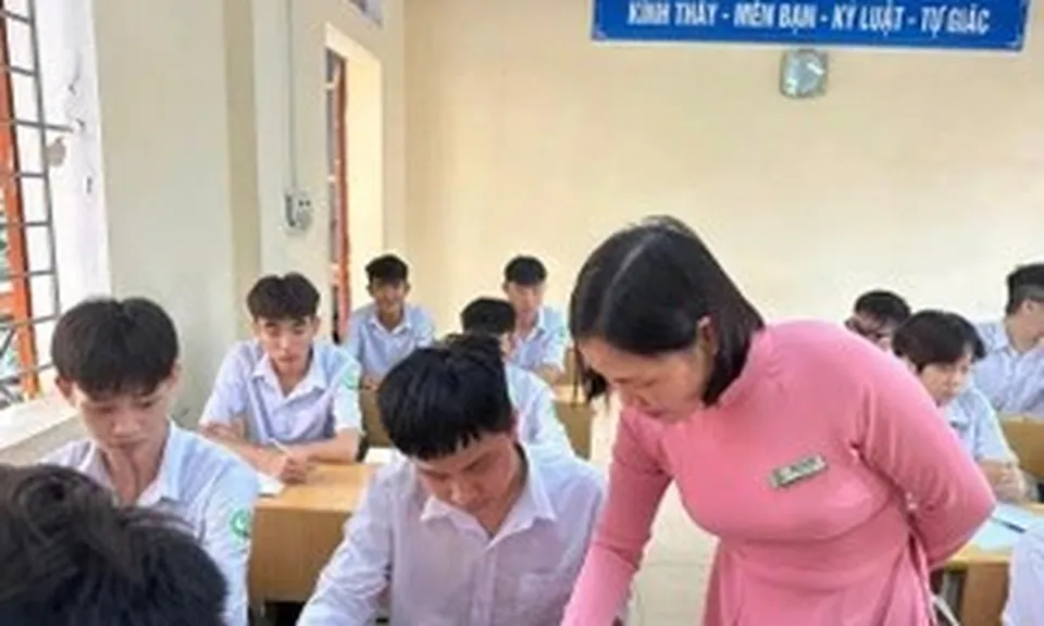 Cấp thiết xây dựng chuẩn nghề nghiệp riêng cho giáo viên giáo dục thường xuyên