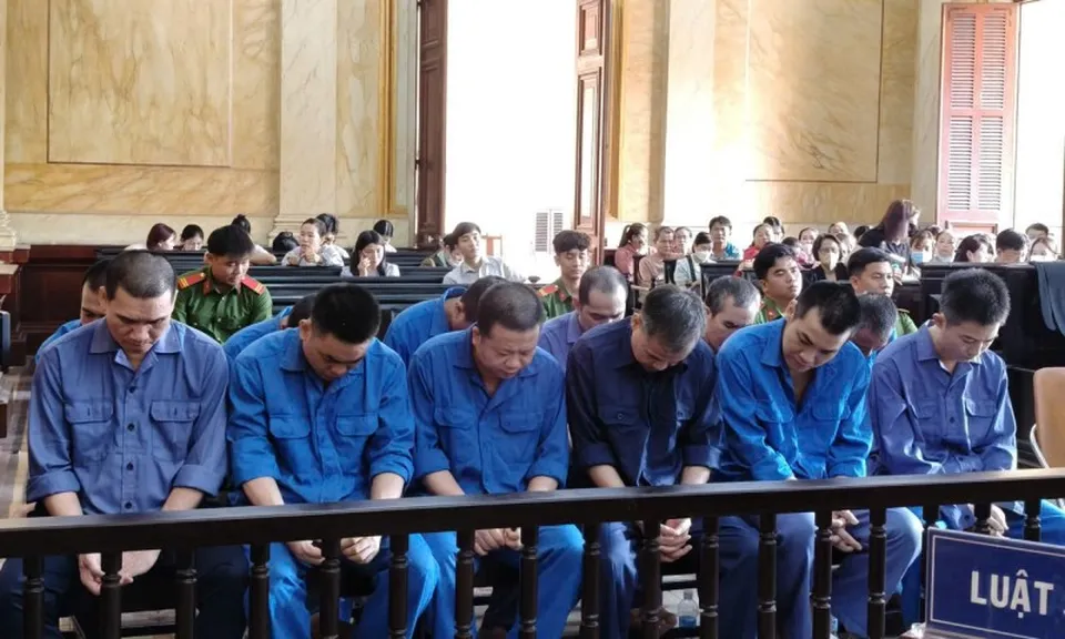 Hành vi phạm pháp của 12 bảo vệ tự ý thu tiền đường trong khu công nghệ cao