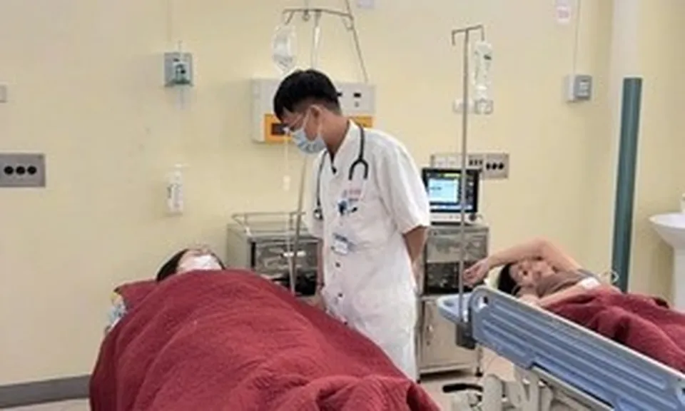 Hơn 40 người nhập viện nghi do ngộ độc tại bếp ăn công ty, Bộ Y tế vào cuộc